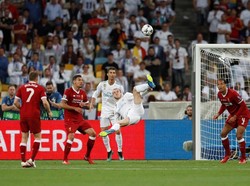 Begini salah satu sudut foto lain dalam tindakan akrobatik Gareth Bale dalam mencetak gol saltonya ke gawang Liverpool. (Foto: Andrew Boyers/Reuters)