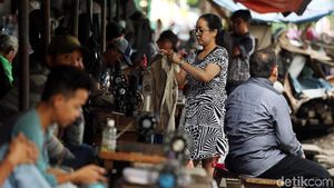 Jasa Permak Pakaian Banjir Pesanan Selama Ramadan