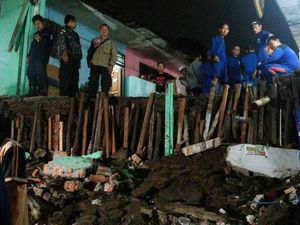 Penampakan Rumah Terdampak Longsor di Petukangan Utara Jaksel