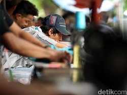 Tukang Permak Pakaian di Manggarai, Kebanjiran Order Jelang Lebaran
