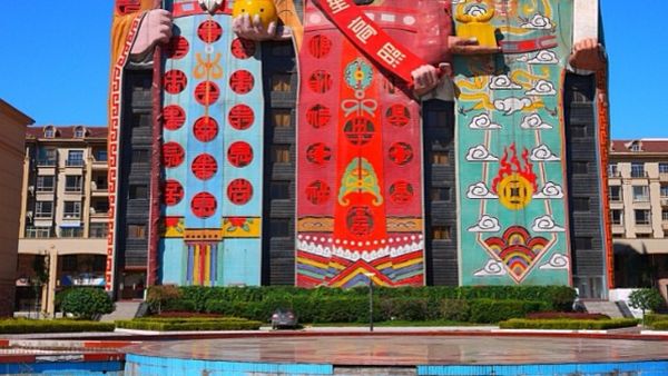 Tak Ada yang Mengira, Patung Raksasa Ini Ternyata Hotel