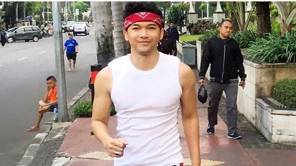 Ingat Penyanyi Ganteng Adi AFI? Dulu Kerempeng, Kini Kekar Berotot Ingat Penyanyi Ganteng Adi AFI? Dulu Kerempeng, Kini Kekar Berotot