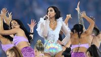 Tampil 40 Menit, Dua Lipa Guncang Final Liga Champions