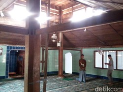 Di Masjid At-Taqwa Semarang, Ada Alquran Tulisan Tangan