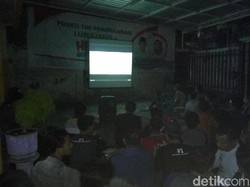 Ajak Penggemar Bola Nobar, Cabup-Cawabup Ini Juga Sahur Bareng