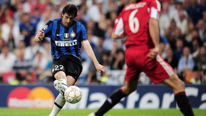 Man of The Match, Diego Milito Diego Milito of Inter Milan scores the second goal during the UEFA Champions League Final match between FC Bayern Muenchen and Inter Milan at the Estadio Santiago Bernabeu on May 22, 2010 in Madrid, Spain. (Photo by Shaun Botterill/Getty Images)