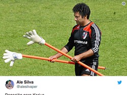 Sementara meme ini memunculkan tangan-tangan latihan yang berencana didonasikan kepada Loris Karius si kiper Liverpool. (Foto: Internet)