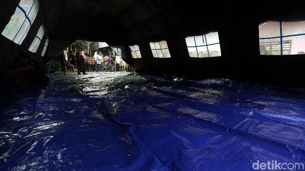 Tenda Pengungsi Didirikan untuk Warga Bidara Cina