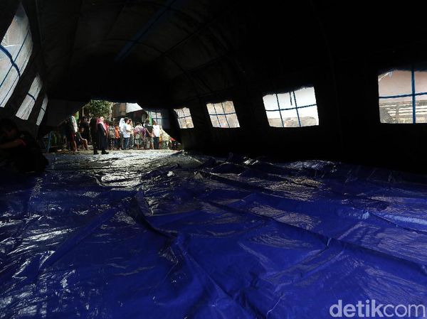 Tenda Pengungsi Didirikan untuk Warga Bidara Cina