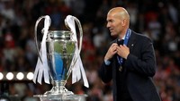 2. Zinedine Zidane melatih Real Madrid dalam periode 2,5 tahun (4 Januari 2016-31 Mei 2018) dan meraih sembilan trofi (1 La Liga, 1 Piala Super Spanyol, 3 Liga Champions, 2 Piala Super Eropa, 2 Piala Dunia Antarklub). (Foto: Andrew Boyers/Action Images via Reuters)
