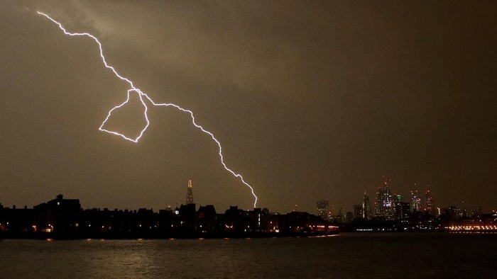 Lightning strikes above Wembley Stadium in London, Britain May 26, 2018.  REUTERS/Carl Recine