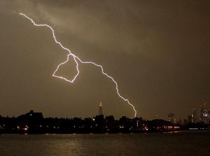 Pesepakbola Ini Disambar Petir Awal Juli, Kini Sudah Latihan Lagi Pesepakbola Ini Disambar Petir Awal Juli, Kini Sudah Latihan Lagi