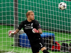 Detik itu juga Loris Karius tahu bahwa ia, dan gawangnya, dalam masalah besar. Ini tergambar dari ekspresi wajahnya. (Foto: Phil Noble/Reuters)