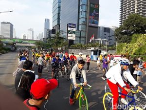 Pedagang Penuhi CFD Jakarta, Warga Terusik