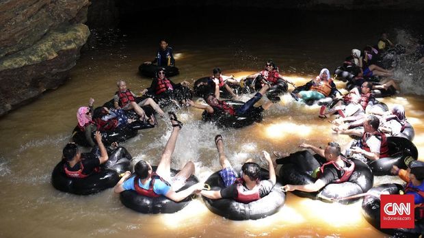 Wisata susur Gua Pindul Sungai Oyo, Gunung Kidul, Yogyakarta