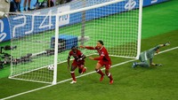 Sadio sempat mencuri panggung. Dia mencetak satu gol balasan untuk Liverpool. (Foto: Phil Noble/Reuters)