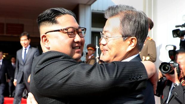 Pemimpin Korut Kim Jong-un dan Presiden Korsel Moon Jae-in