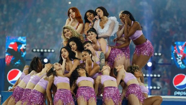 Penampilan Menawan Dua Lipa di Final Liga Champions
