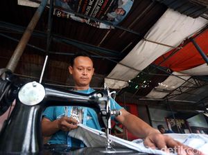 Uniknya Bisnis Permak Pakaian di Manggarai yang Pakai Mesin Jahit Jadul Uniknya Bisnis Permak Pakaian di Manggarai yang Pakai Mesin Jahit Jadul