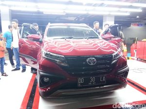 Mobil Tetap Cantik, Sambil Jalan-jalan di Mal Mobil Tetap Cantik, Sambil Jalan-jalan di Mal