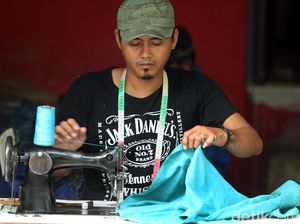 Kisah Tukang Permak Pakaian di Manggarai, Bisa Kantongi Rp 1 Juta/Hari Kisah Tukang Permak Pakaian di Manggarai, Bisa Kantongi Rp 1 Juta/Hari