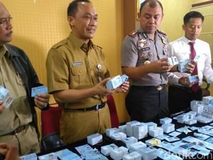e-KTP Tercecer Berujung Mutasi Pejabat Dukcapil
