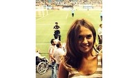 Emma sebelum terkenal punya profesi sebagai penata rambut. Bale sendiri memang sengaja menyembunyikan rapat-rapat kehidupan istrinya. (Istimewa)