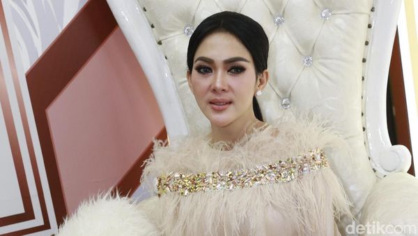Ini Gaya Lebaran Syahrini: Natural Tapi Tetap Cetar