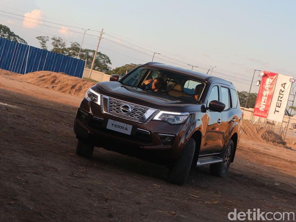 Ini Alasan Nissan Pakai Mesin Navara untuk Penantang Fortuner Ini Alasan Nissan Pakai Mesin Navara untuk Penantang Fortuner