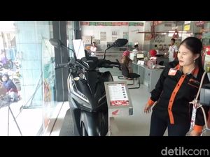 Nabung Uang Receh Lima Tahun, Titin Akhirnya Bisa Beli Motor