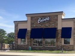 Hii.. Pria Ini Temukan Kuku Palsu Dalam Burger yang Dibeli