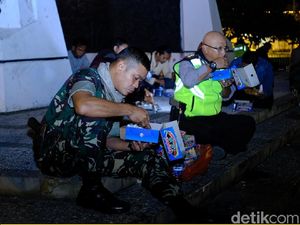 Kompak dan Mesranya TNI-Polri Sahur Bersama Kompak dan Mesranya TNI-Polri Sahur Bersama