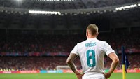 Pesaing De Bruyne adalah Toni Kroos, yang juga sosok kreator permainan di Real Madrid. Kroos bikin tiga assist dalam perjalanan Madrid jadi juara Liga Champions musim lalu. (Foto: Michael Regan/Getty Images)