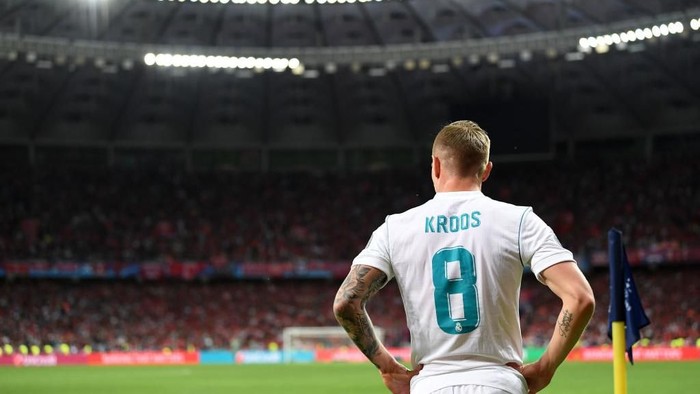 KIEV, UKRAINE - MAY 26:  Toni Kroos of Real Madrid looks on during the UEFA Champions League Final between Real Madrid and Liverpool at NSC Olimpiyskiy Stadium on May 26, 2018 in Kiev, Ukraine.  (Photo by Michael Regan/Getty Images)