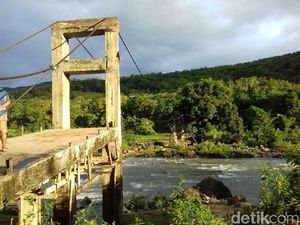 Progres Jembatan Mangkrak Maros: Tali Sling Sudah Dibentangkan