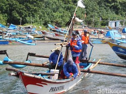 Pencarian 3 Nelayan di Pantai Garut Terkendala Cuaca Ekstrem
