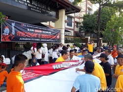 Warga Surabaya Ramai-ramai Bubuhkan Tanda Tangan Tangkal Radikalisme