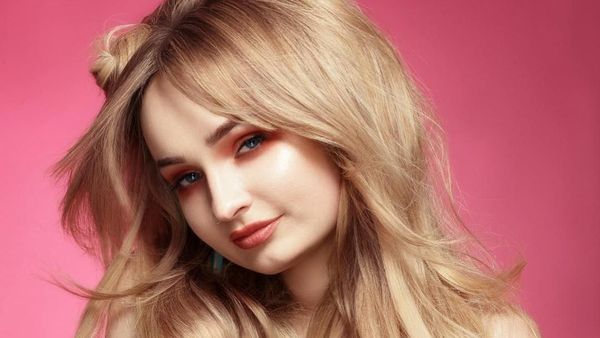 Penampilan Penyanyi Cantik Mirip Barbie, Tapi Nggak Nyangka Dulunya Pria