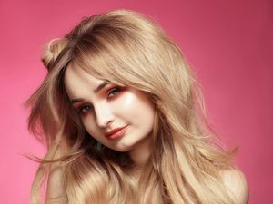 Penampilan Penyanyi Cantik Mirip Barbie, Tapi Nggak Nyangka Dulunya Pria