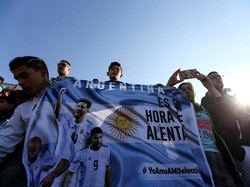 Para pendukung Argentina ini sangat berharap negaranya menjadi juara Piala Dunia setelah pada 2014 lalu harus puas menjadi runner-up. Foto: Agustin Marcarian/Reuters