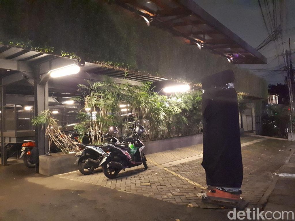 Selain Beer Garden, 3 Bar Lain di Jaksel Juga Ditutup Satpol PP Selain Beer Garden, 3 Bar Lain di Jaksel Juga Ditutup Satpol PP