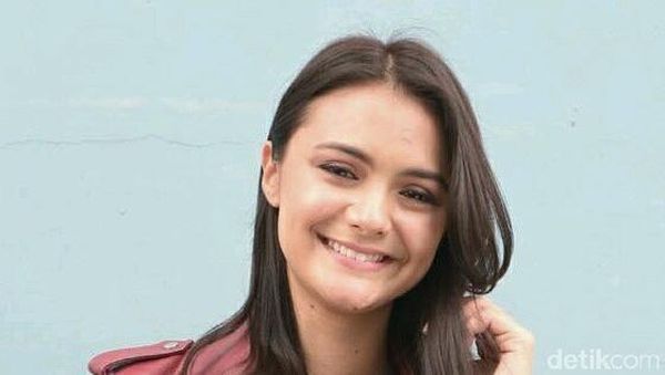 Tampil dengan Rambut Baru, Amanda Rawles Makin Cantik