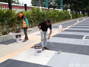 Cantiknya Trotoar di Senayan Mulai Terlihat