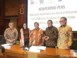 Sri Mulyani hingga Bos Baru BI Putar Otak Atasi Gejolak Dolar AS