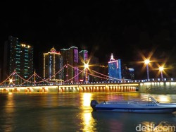 Kota Gurun di Jalur Sutra China yang Cantik di Malam Hari