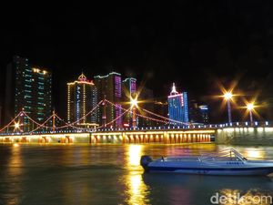 Foto: Pesona Kota di Tengah Gurun Jalur Sutra China Saat Malam Foto: Pesona Kota di Tengah Gurun Jalur Sutra China Saat Malam