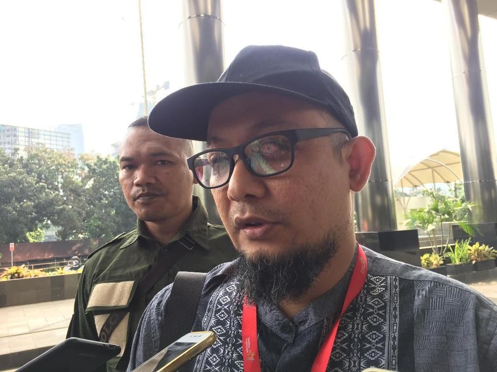Cerita Novel Baswedan soal Mata Kanan yang Masih Banyak Masalah Cerita Novel Baswedan soal Mata Kanan yang Masih Banyak Masalah