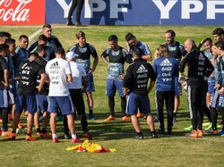 Latihan Argentina yang terbuka untuk publik itu digelar di Stadion Tomas Adolfo Duco, Buenos Aires, Minggu (27/5/2018).  Foto: Marcelo Endelli/Getty Images