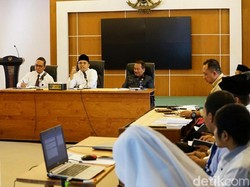 Bupati Anas Siapkan Strategi Kendalikan Harga Kebutuhan Pokok