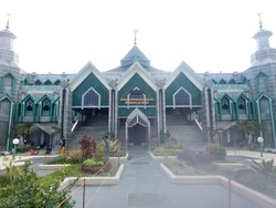Megahnya Masjid Terbesar di Timur Indonesia